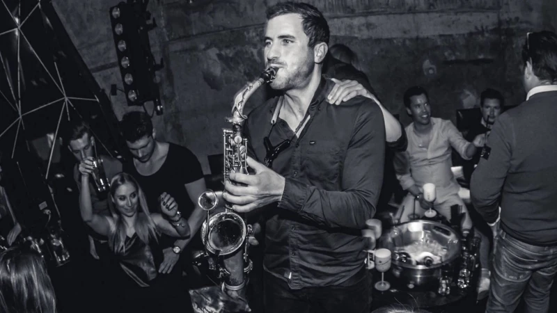 Miller Music DJ plus Liveband Ania Jools